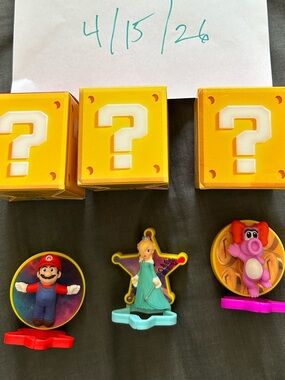 Nintendo Yellow Question Block Figure Set with Mario, Rosalina & Pink Yoshi
